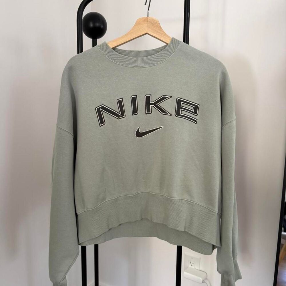Nike Women's Grey and Green Sweatshirt